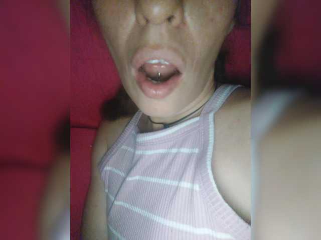 Fotod CurlyHanna #horny#pircing#tongue#nipples#perfored#milf#