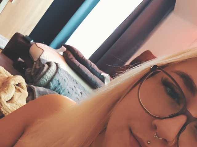 Profiili foto Curvymelli97