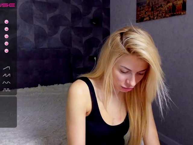 Fotod cuteblond122 Hi. I'm new here and I need fun and your attention and coins) I'm here for you)