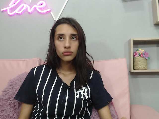 Fotod Roxana_ let's have fun, I'll do a , come on Suck feets help me babyyy