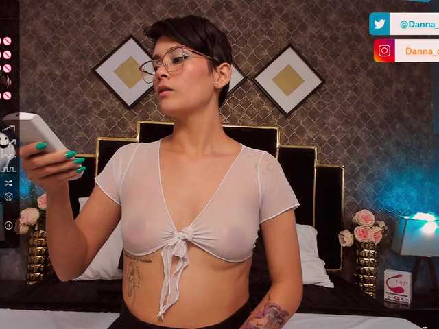 Fotod DannaCartier I'm Danna✨ All requests are full in private(discussed in pm) ❤put love!REMEMBER FOLLOW ME IN IGTW: danna_carter_ #dom #smalltits #schoolgirl #shorthair #teasing remain @remain of @total (PAINTBODY SHOW AT @total) TY FOR YOUR @sofar Tks