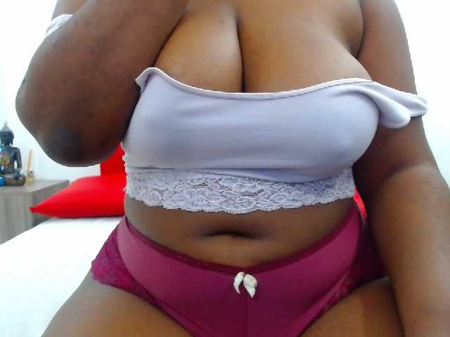 Fotod DarnellQueen Run your tongue through my body make your way down to my #pussy and endulge yourself with my body @goal #squirt #ride #dildo / #bbw #latina #lush #hitachi #bigass #bigboobs #ebony