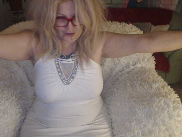 Ringhäälingupildid Angel_Dm_Milf