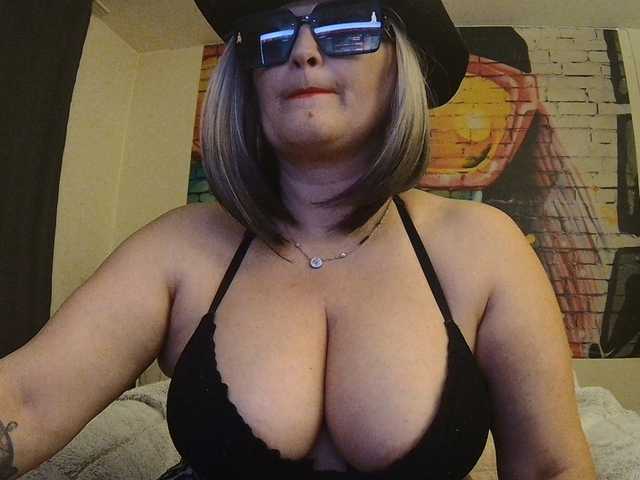 Ringhäälingupildid Angel_Dm_Milf