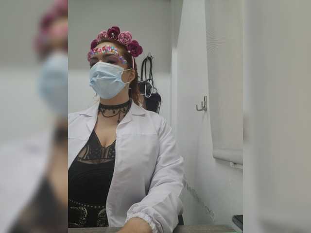 Fotod Doctora-Danna Working us Doctor... BETWEEN PATIENTS we can do all my menu...write me pm what would u like to see... fuck us hard¡¡¡¡
