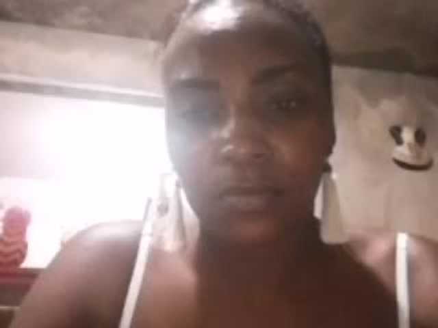 Ringhäälingupildid EbonyHotTits