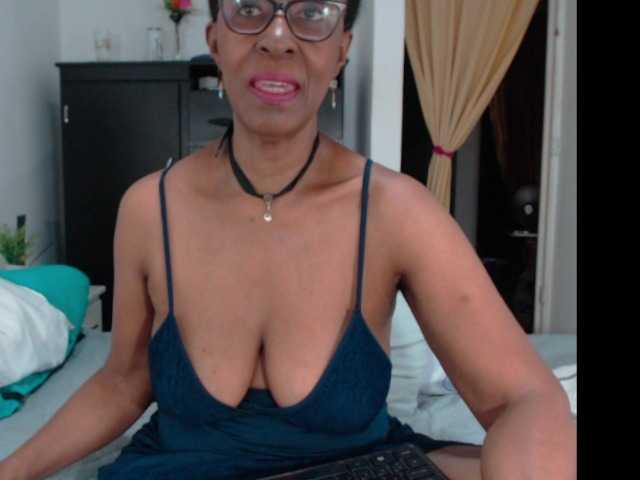 Ringhäälingupildid ebonymilf