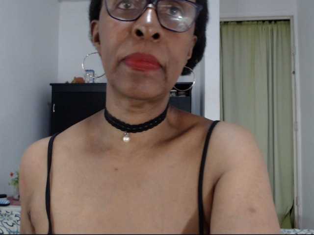 Ringhäälingupildid ebonymilf