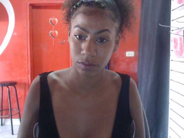 Ringhäälingupildid EBONYMOM