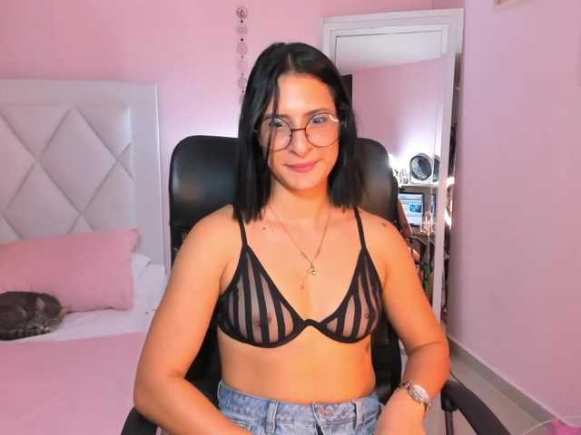 Fotod EMIILYJAMESS roll dice for hot prizes / make me vibe♥ #fit #bigass #squirt #anal #muscle #feet #company #lovense #fumadoras #Weed #drink #latina #pelinegras #tetasnormales