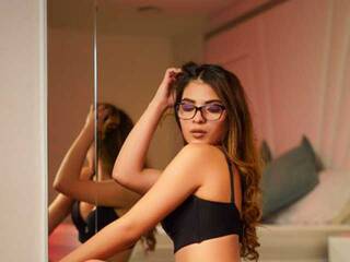 Erootiline videovestlus Emili-Roose