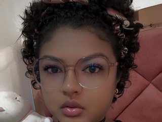 Erootiline videovestlus emily-carzon