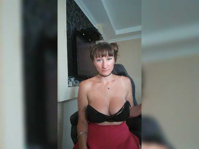 Fotod EvaMaroon Guys hello! Support me with your tips if you like what you see. Lovense is on and works from 2 tokens. (Levels 2-14 - low vibro, 15-49 medium, 50-99 high, 100+ ultra). Sorry, but i don’t speak english. I cum with you in 1801 tok