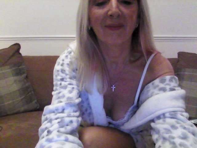 Fotod farfallaxx sit in my room and don't speak just demand is very boring...***at and lets have some fun times xxx