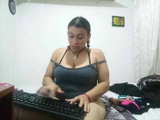 Fotod Fasttmilkx Welcome to my room make me come rich lovence more tokens more vibration