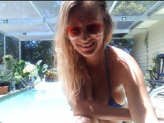 Fotod GamerQueen HAI Lush on Lets play @Goal Topless dance and Jump in pool 1960