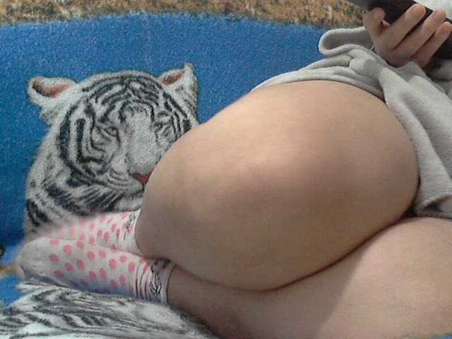 Fotod Bigbutt1000 with 10 tokens I'll show you my ass and tits here or call me private it will be very tastymy exuberant is ready here to enjoy