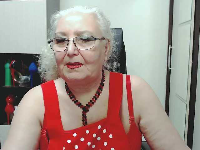 Fotod GrannyWants all shows in clothes only for tokens.. undress only in private