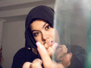 Erootiline videovestlus halimabashar