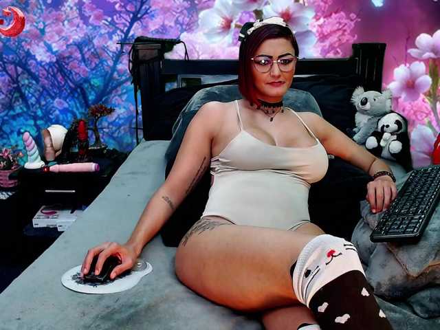 Fotod Hanna-Luna Welcome to my room, enjoy it with me: menu tips All neked 195tks, Lush control for 30 minutes 999tks, Show feet 30 tks, Show pussy 100tks, Show boobs 95tks, Fingers pussy 200tks, Dildo pussy 300tks, Squirt 380tks, Doggy style 55tks, Anal 600tks, C2c 50tk