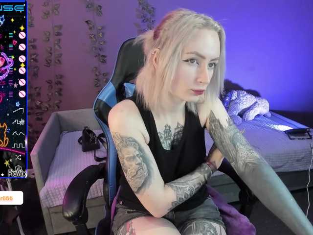 Fotod HelenCarter lets play hehe :D tip menu and pvt open! #tattoo #blond #ohmibod #anal #french