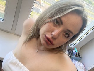 Erootiline videovestlus HollyDoll