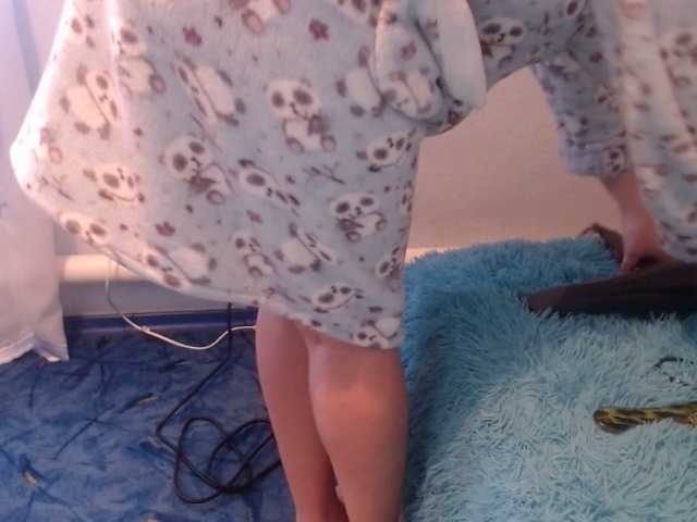 Fotod HottyAssGirl Stand up35 see u cam 38 boobs 40 ass 55 pussy 75 play pussy 200 cum show 280 squirt 400 play with toy 500 take off mask 100