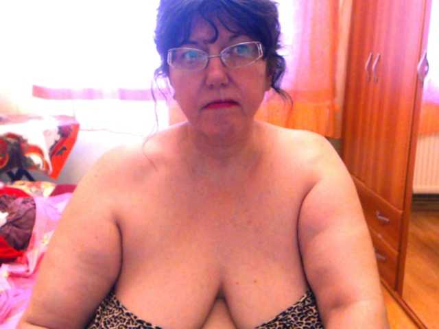 Ringhäälingupildid HugeTitsXXX