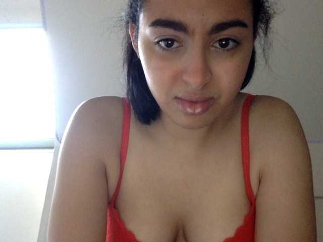 Fotod ImanAla if you find me pretty give me 5 tokens when you arrive on my live come home