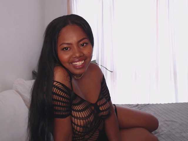 Fotod mulatta777 "❤️Hello, honey! I am mulatto❤️ Lovense and Domi is Active! My pleasure is in your hands❤️Private is Open!❤️#ebony#bigass#bitches drip back