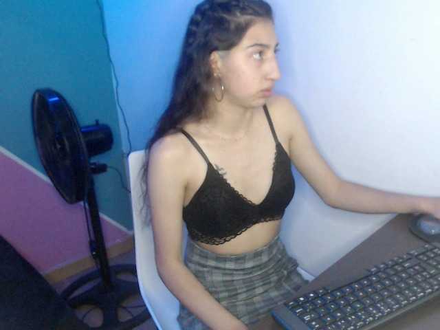 Fotod ivy-blue hey i am new in bonga cams , make me happy today