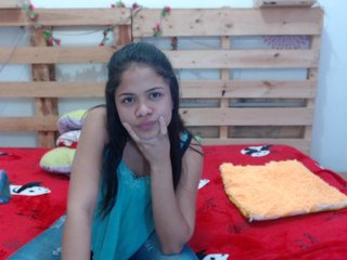 - jenifer-00 guys I'm new, come and support me ! naked goal and you show ass!