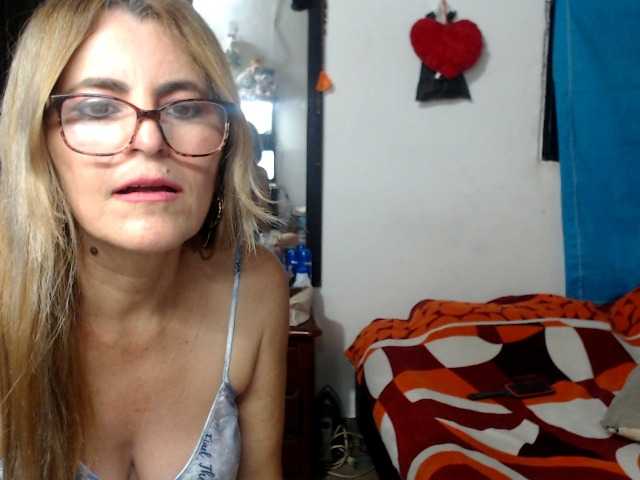 Fotod JuanitaWouti Hello, how are you today, I'm very hot and I want to please you if you want to see me naked 40 tokes my tits 25 tokes my open pussy 50 tokes and finger masturbation or toy 70 tokes you want to see my ass and fuck it 70 tokes see camera 10 tokes show