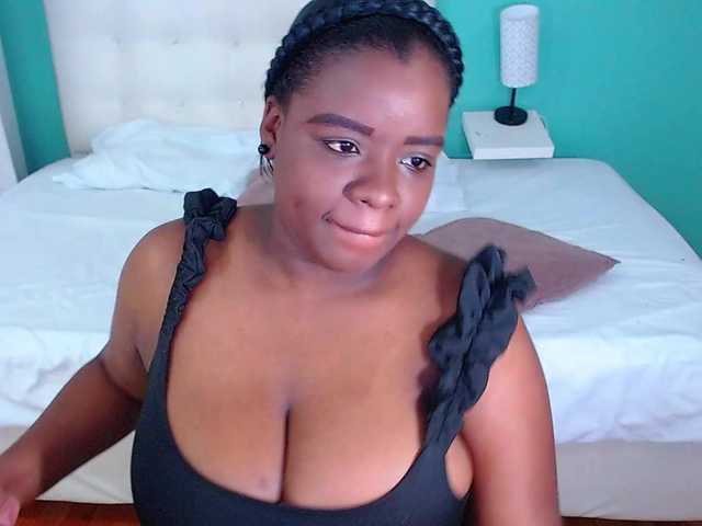 Ringhäälingupildid Juicyy-tits69