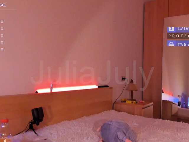 Ringhäälingupildid JuliaJuly