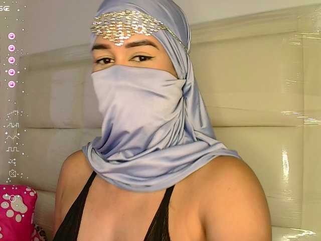 Fotod kaalinda1 New Arab girl in this environment, shy but wanting to know everything that is related