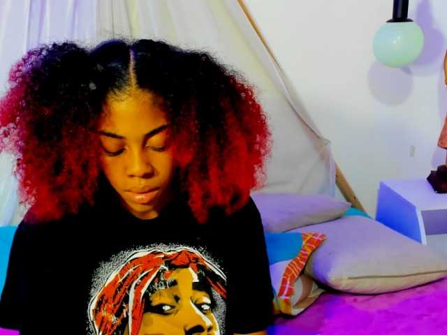 Ringhäälingupildid KhloeVega