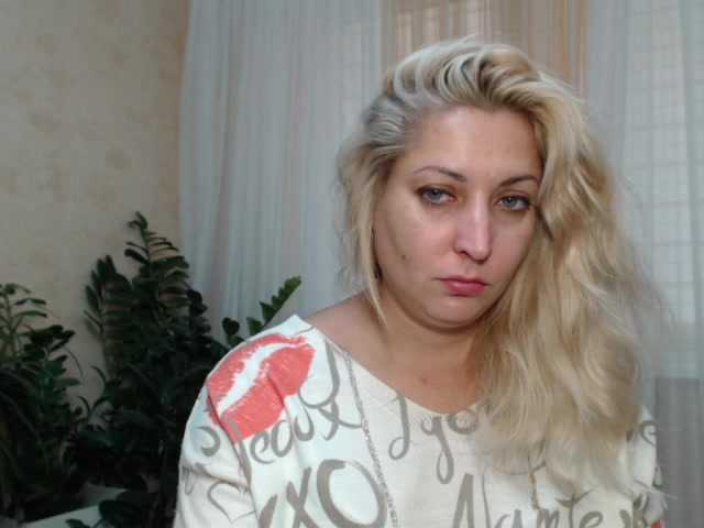 Fotod KickaIricka I will add to my friends-20, view camera-25, show chest-40, open pussy -50, open asshole-70, get naked and show my holes-100