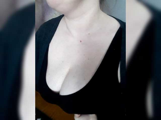 Fotod kittywithbig Hello everyone, I'm Lisa!☺Throw tokens and I'll show you my chest @total- Make me a present @remain meow