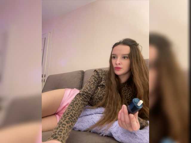 Fotod Kriss-me hello, my name Kristina . I only go to full private. send 50 tkn before private(squirt, dildo only in private). @remain befor show naked!