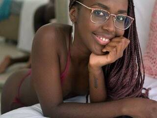 Erootiline videovestlus kynleeblackdo