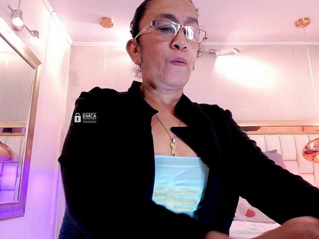 Fotod Madame_DianaKatherine MATURE WOMEN READY TO FUCK HARD & SQUIRT! Just @remain tokens left to SQUIRT MY PUSSY! Let's do it together, daddy!