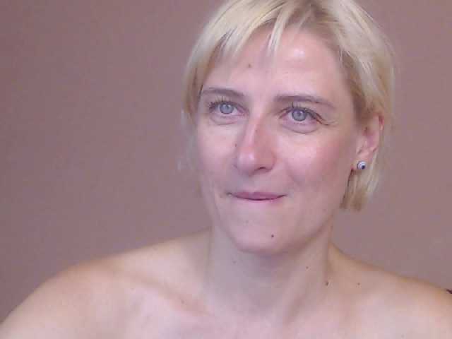 Fotod LadyyMurena Hello guys!Show tits here for 30 tok,pink pussy for 50,all naked -90,hot show in pvt or in group or in pvt