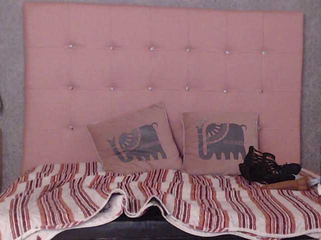 Fotod LATIN-QUEENN welcome to my living room i love vibes make my bed wet