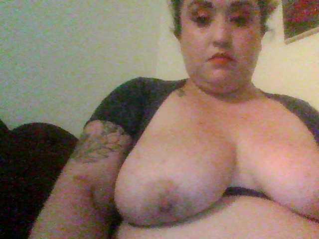 Fotod ChefCakes505 Daddy come punish your dirty little whore!! @badgirl. I want to be your dirty little cum slut!