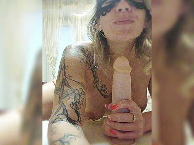 Fotod Ladybabochka We collect tokens on the show _sex with dildo in pussy in a general chat @total It remains to collect @remain Babochka_i_am insta.