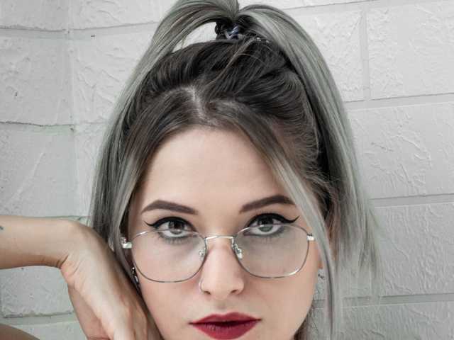 Profiili foto lessi-rosse