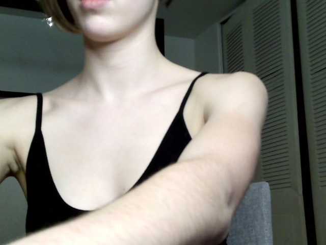 Fotod Lilbillie sexy petite 18 year old SLUT horny and trying to cum