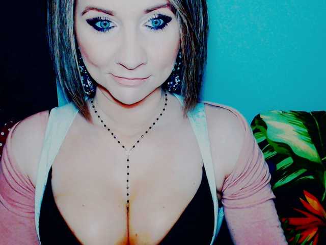 Fotod Lilly666 hey guys, ready for fun? i view cams for 80 tok, to get preview of my body 90, LOVENSE LUSH Low 15, med 30, high 60, mic on, toys on.... and other things also :)