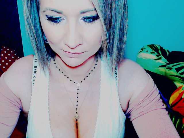Fotod Lilly666 hey guys, ready for fun? i view cams for 80 tok, to get preview of my body 90, LOVENSE LUSH Low 15, med 30, high 60, talking for hours because u bored and wish to know me 600. mic on, toys on.... and other things also! :)